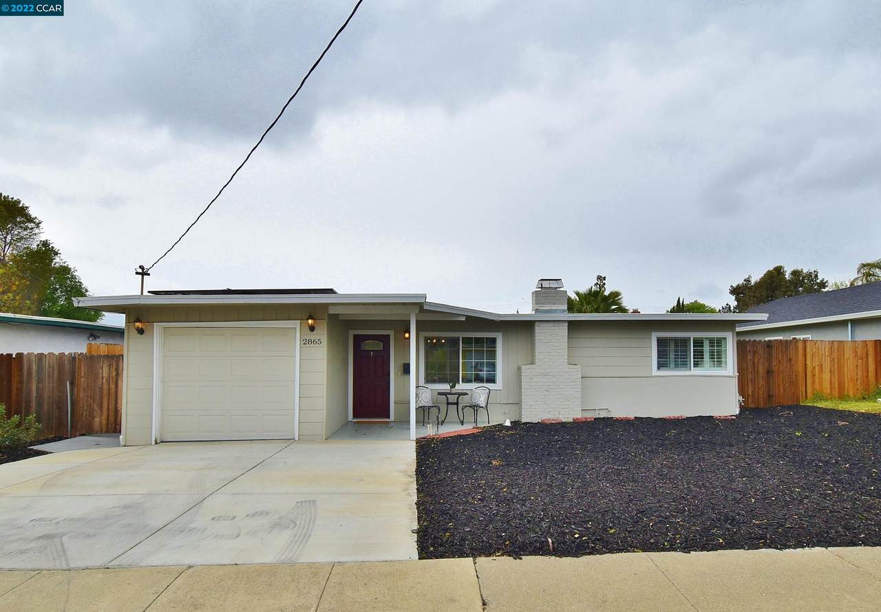 2865 Estates Dr - Photo 1