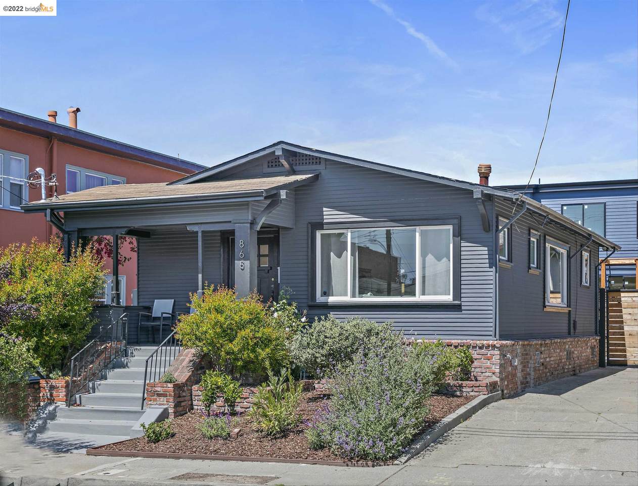 868 40Th St - Photo 1