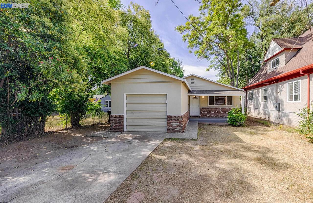 3422 9Th Ave - Photo 1