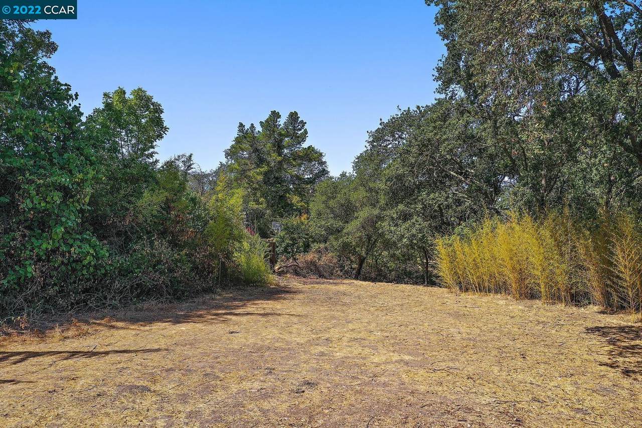 16 Crest Ct. - Photo 1