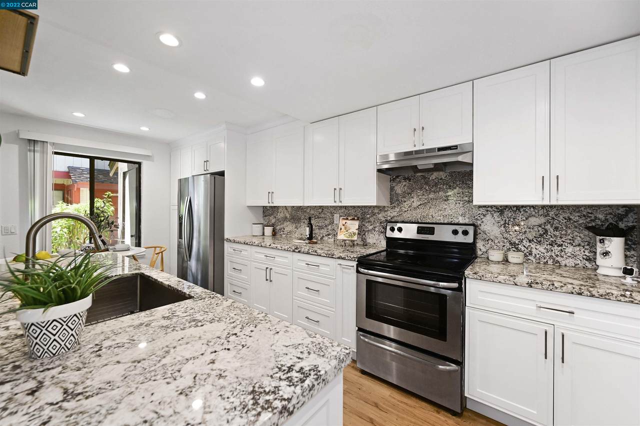 179 Aurora Plz - Photo 1