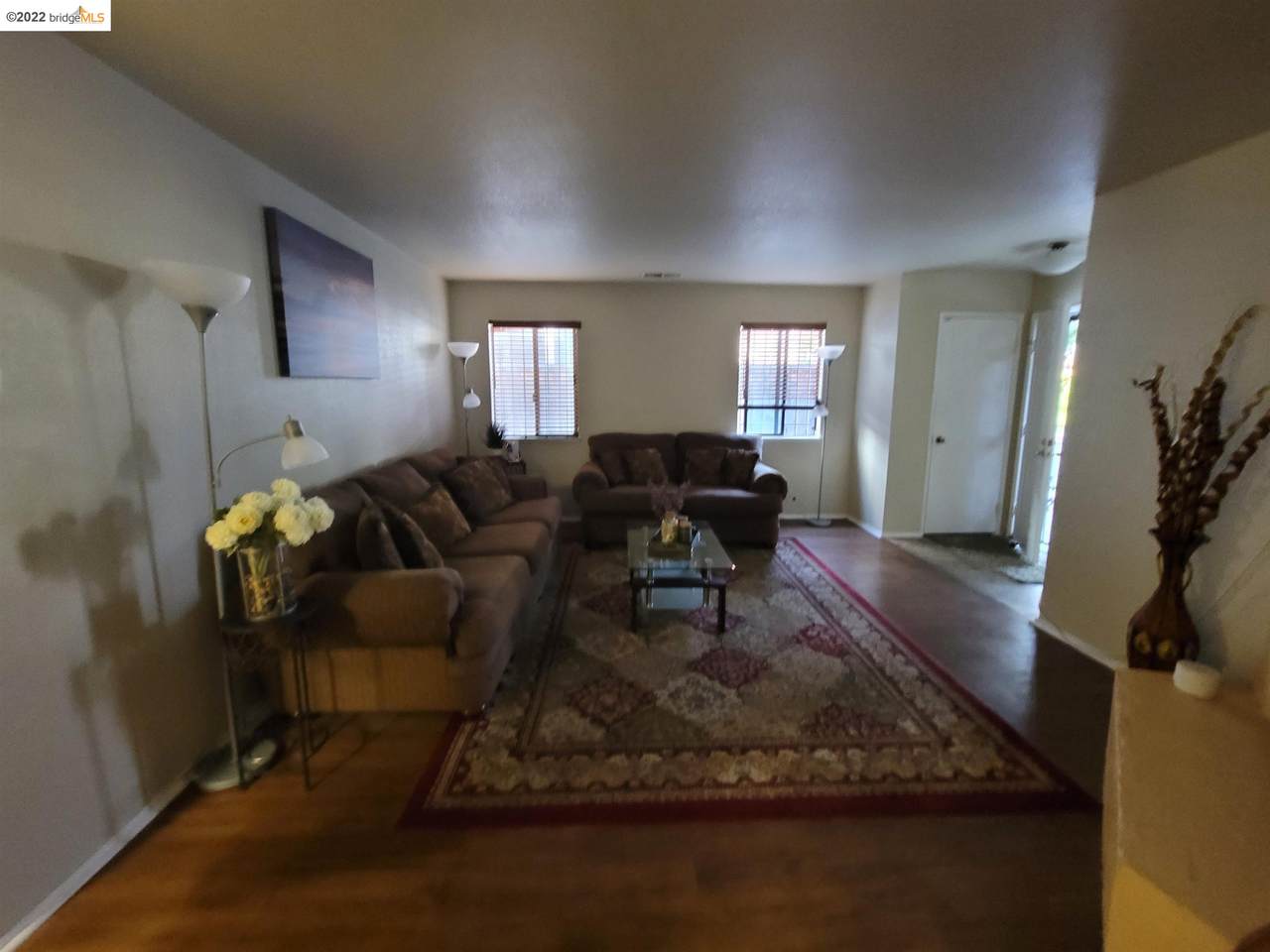 7 Town Square Pl - Photo 1