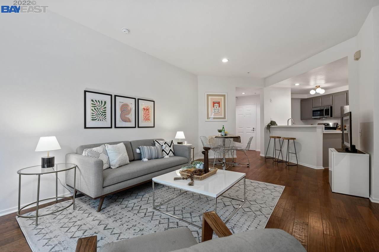 200 Caldecott Ln 114 - Photo 1