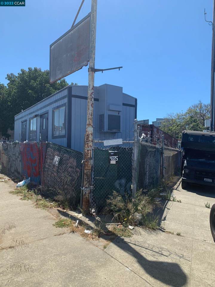 4335 12Th St - Photo 1