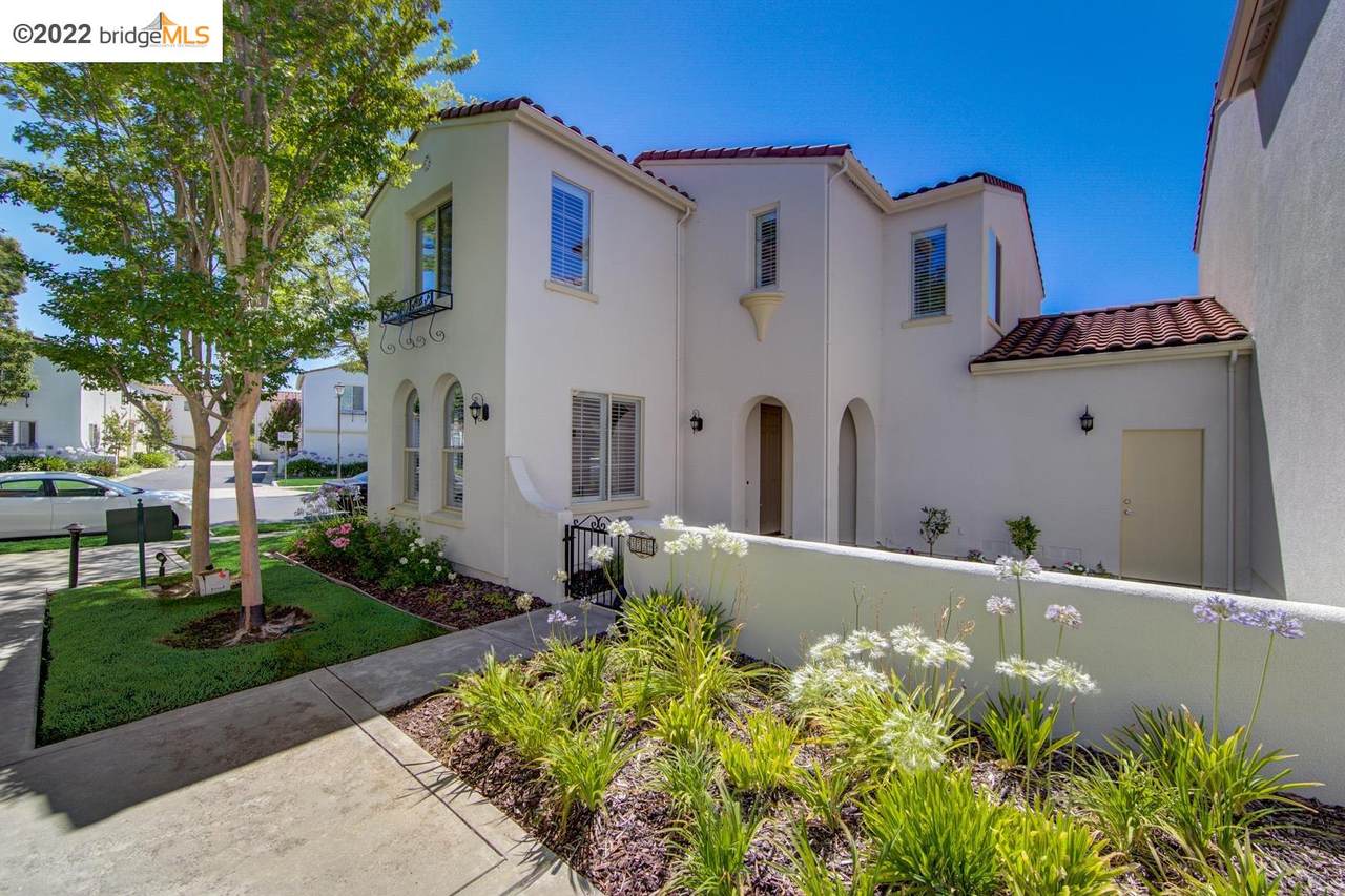 3324 Amaryllis Cir - Photo 1