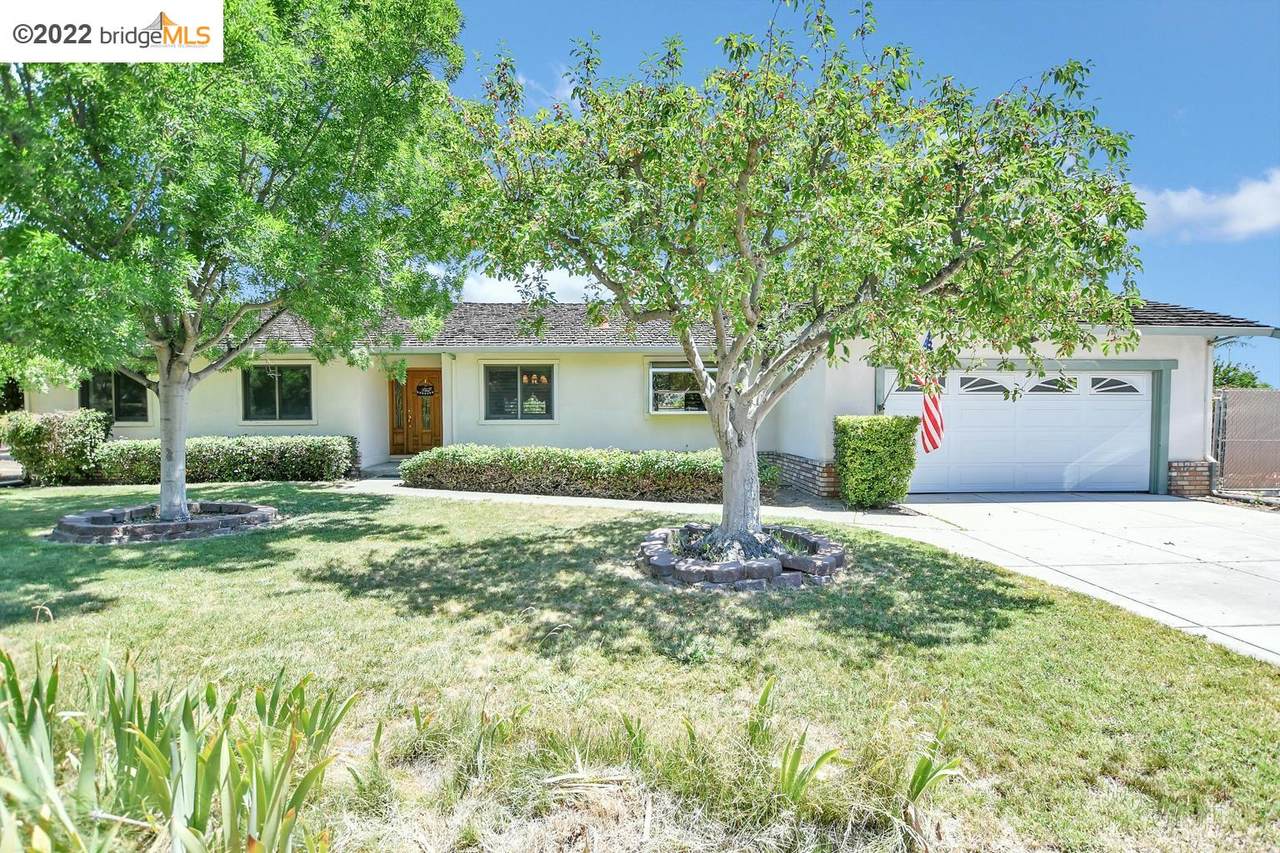 900 Fairview Ave - Photo 1