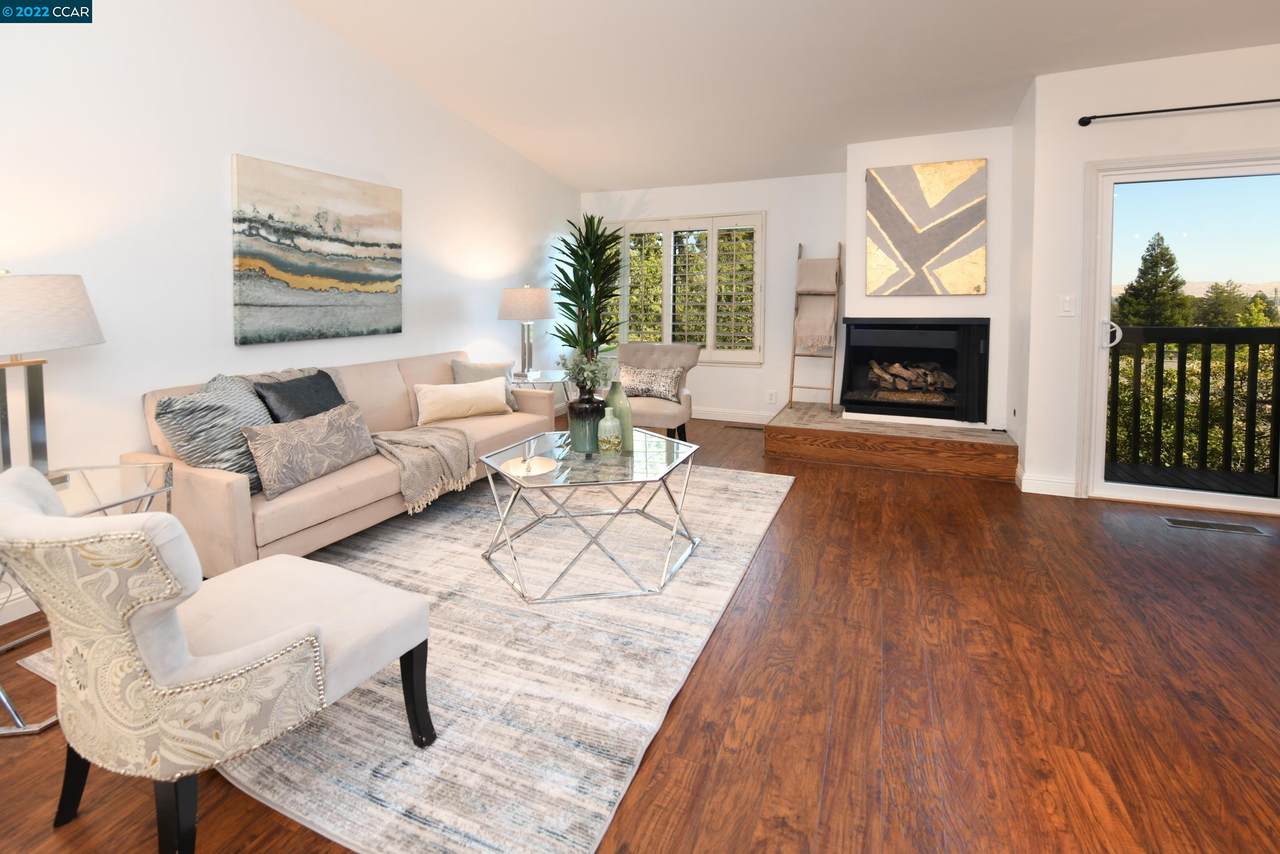 1544 Ashwood Dr - Photo 1