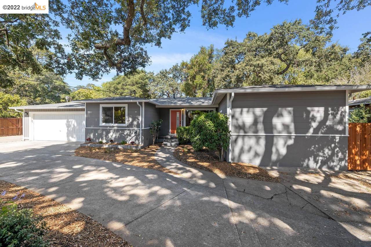 1017 Simmons Ln - Photo 1