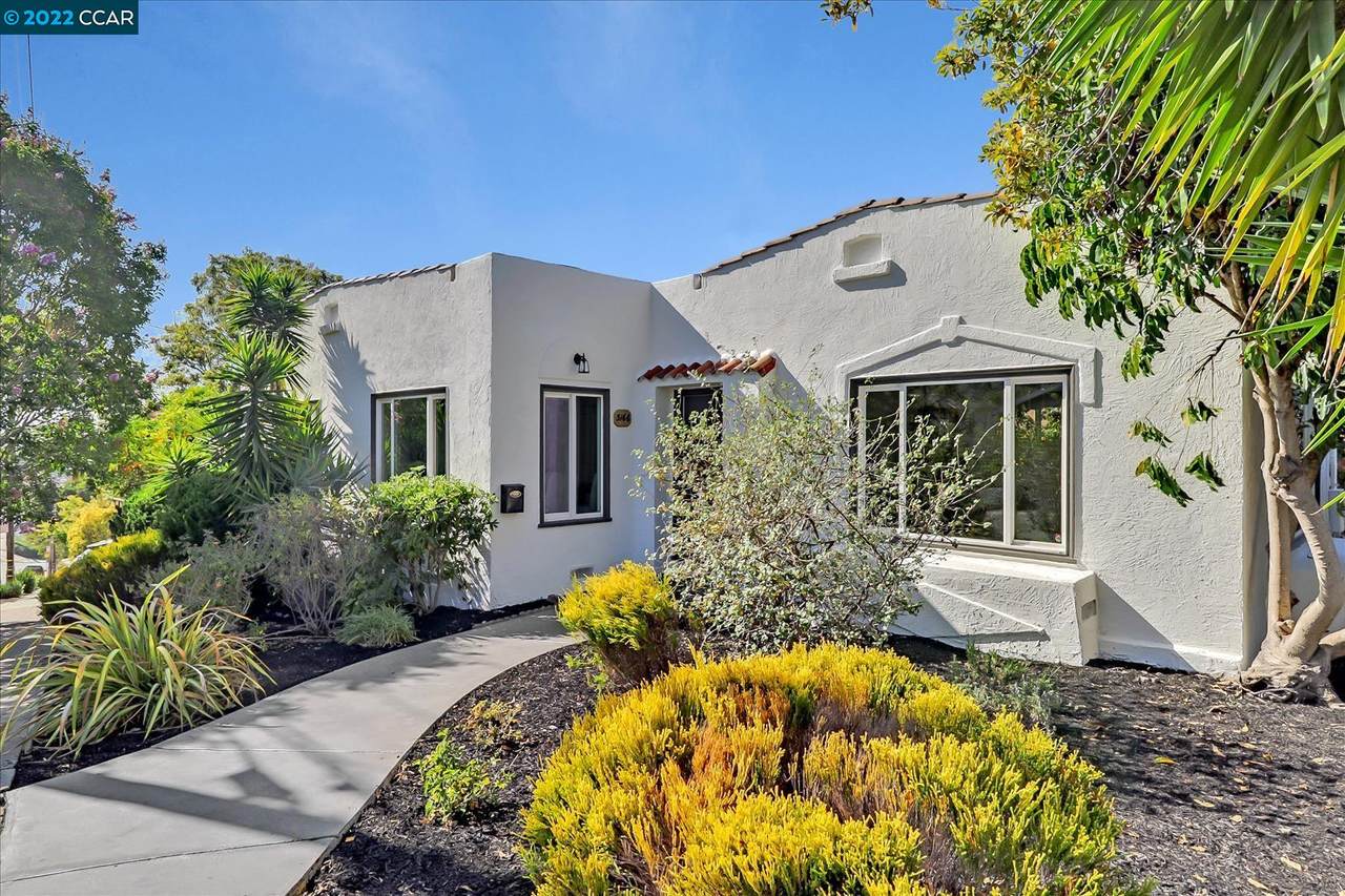 3166 Kingsland Ave - Photo 1