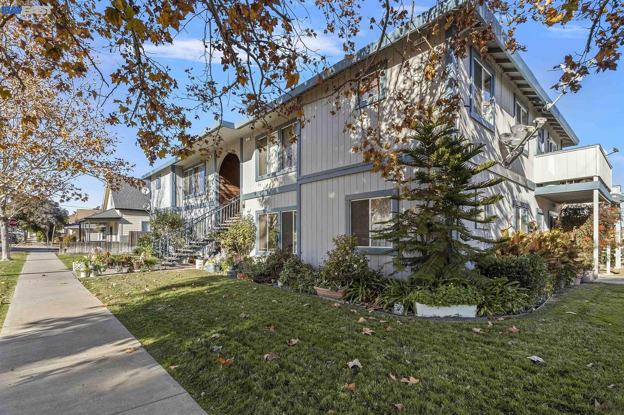 340 Montezuma Street - Photo 1