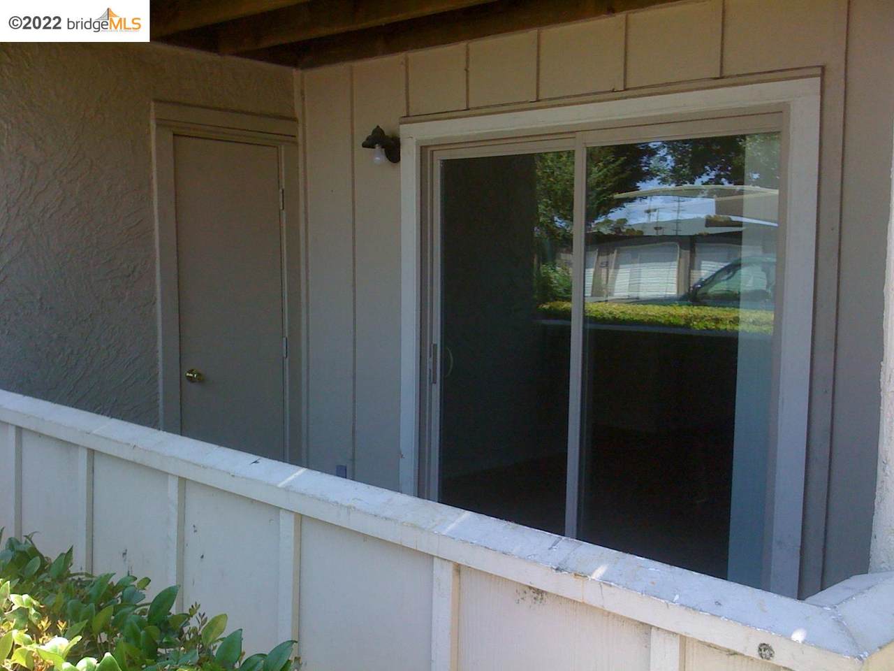 1203 Lakeview Cir - Photo 1