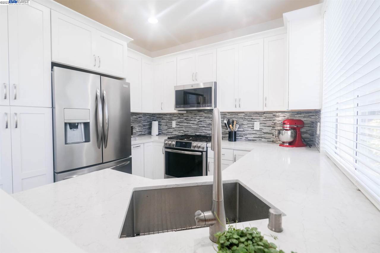 394 Lighthouse Ct - Photo 1