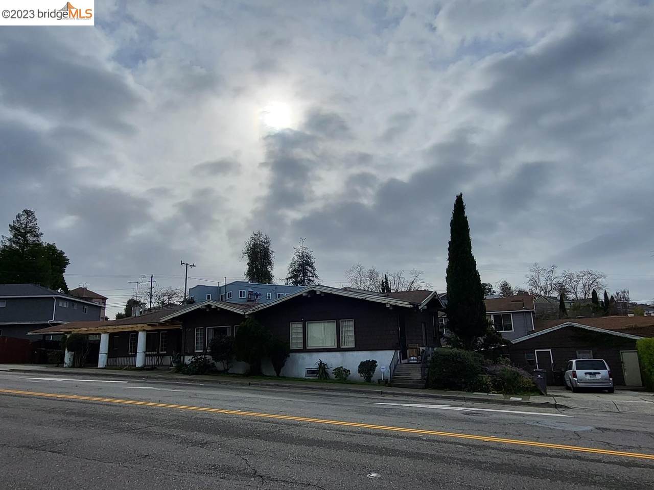 1729 Pleasant Valley Ave - Photo 1