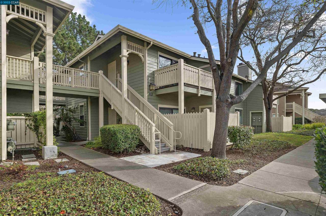 218 Shoreline Ct - Photo 1