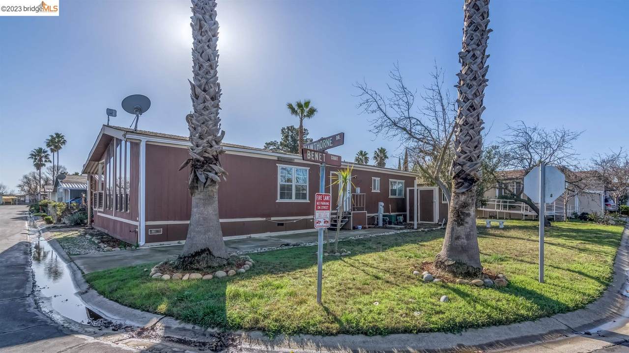 3686 Hawthorne Dr - Photo 1