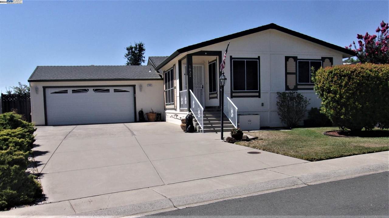 1832 Paris Lane 063 - Photo 1