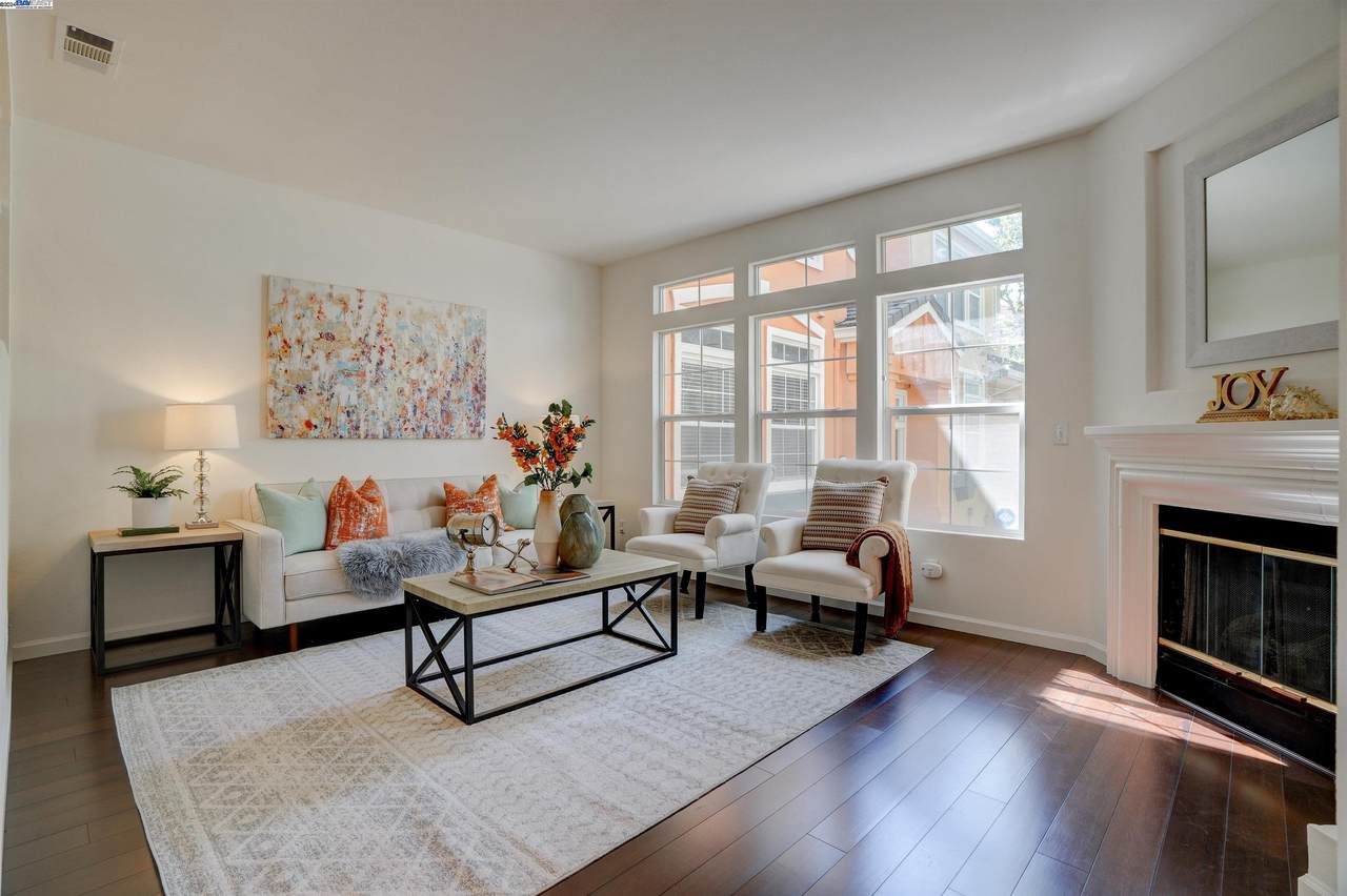 3692 Langdon Cmn - Photo 1
