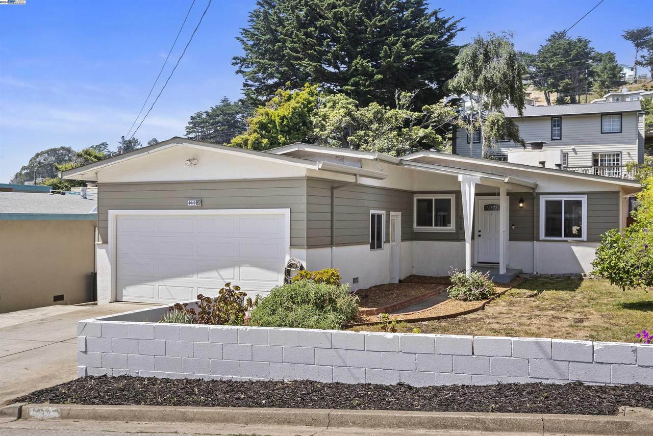 467 Moana Way - Photo 1
