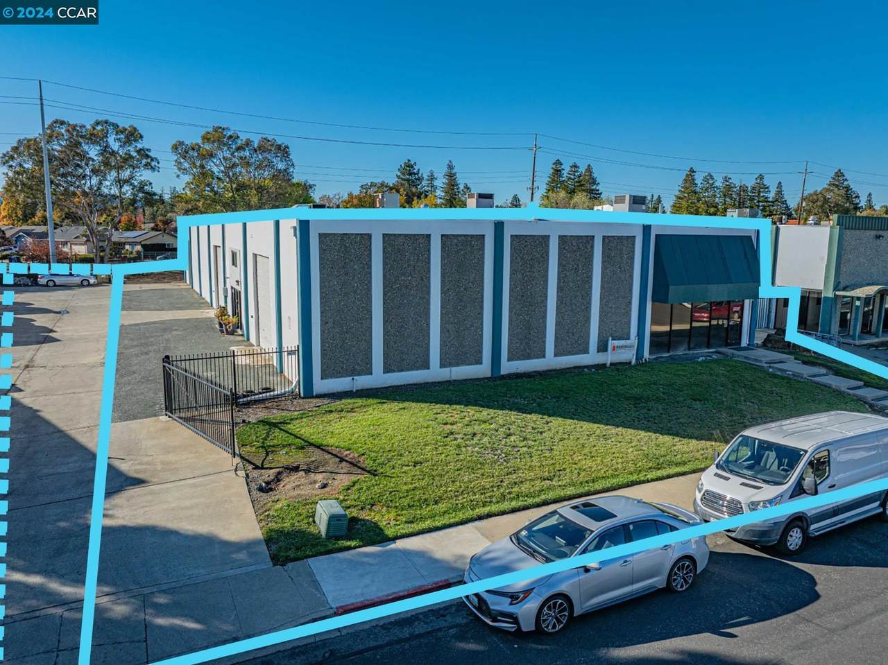 1049 Shary Cir - Photo 1