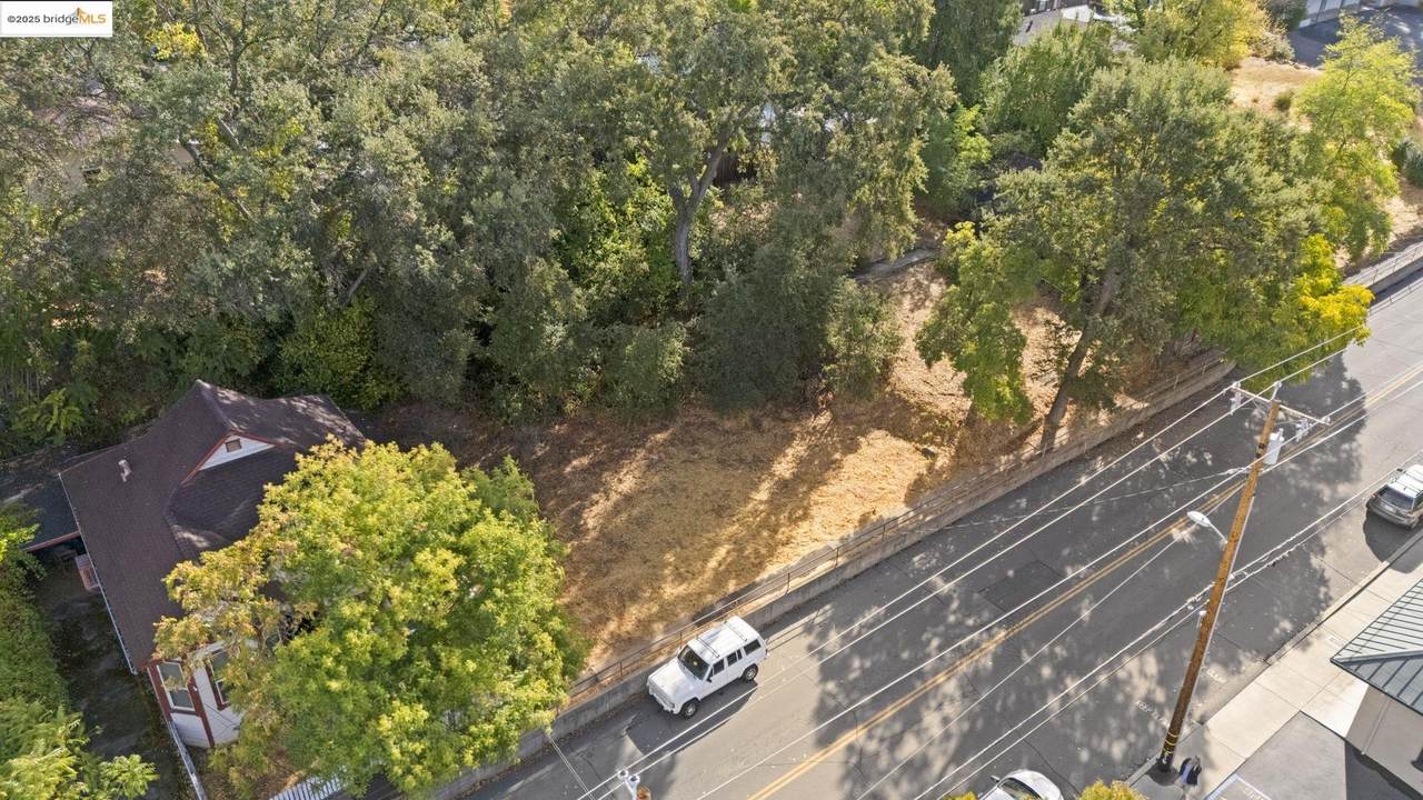 351 Stewart St - Photo 1