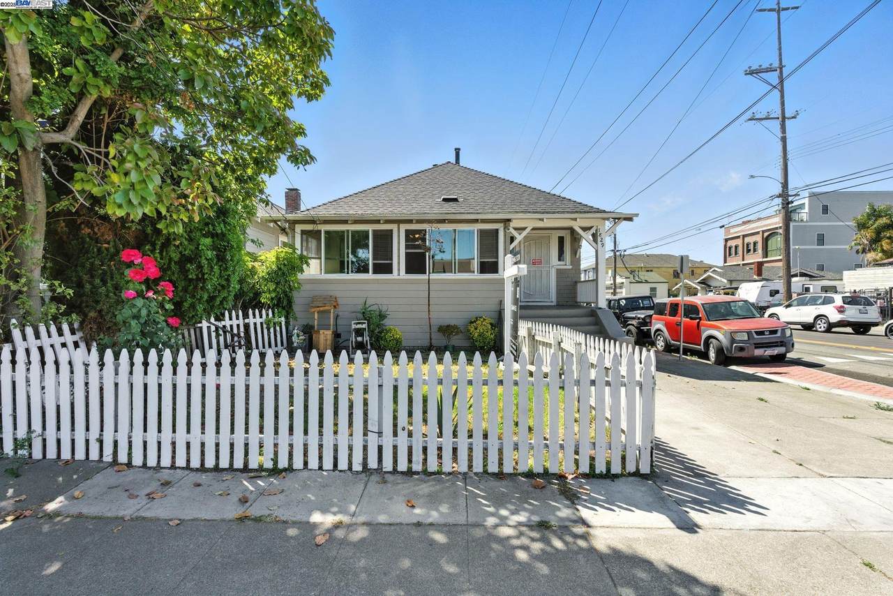 1829 Everett St - Photo 1
