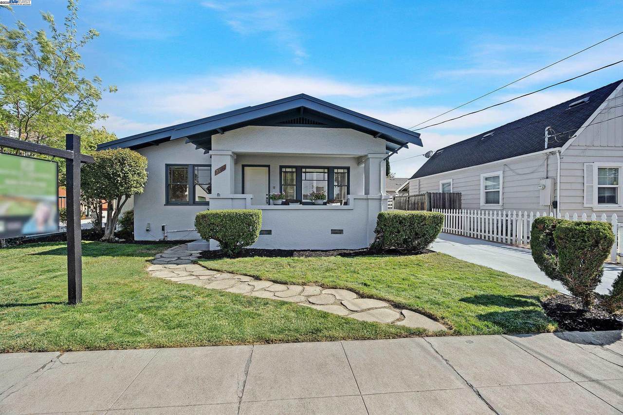 2295 College Ave - Photo 1