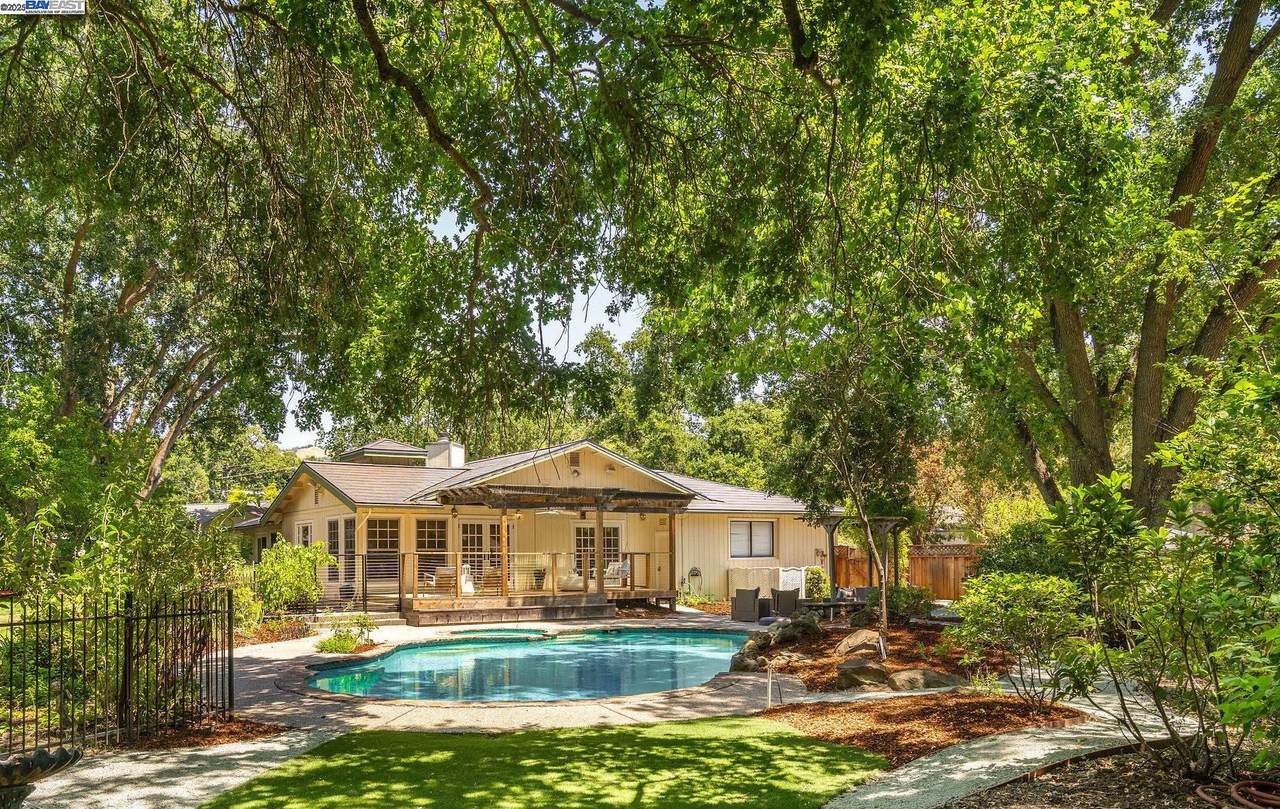 20 Donna Ln - Photo 1