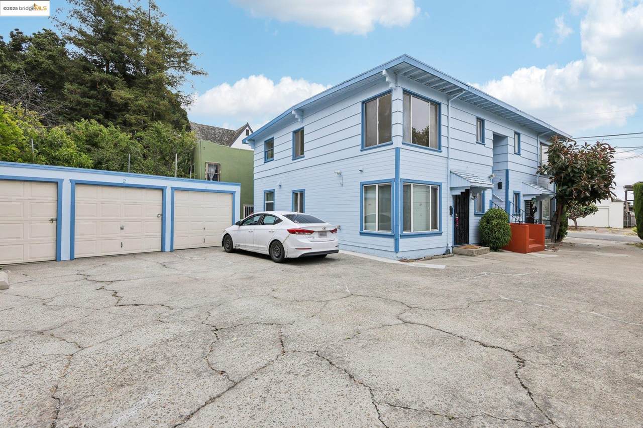 3218 Hyde St - Photo 1