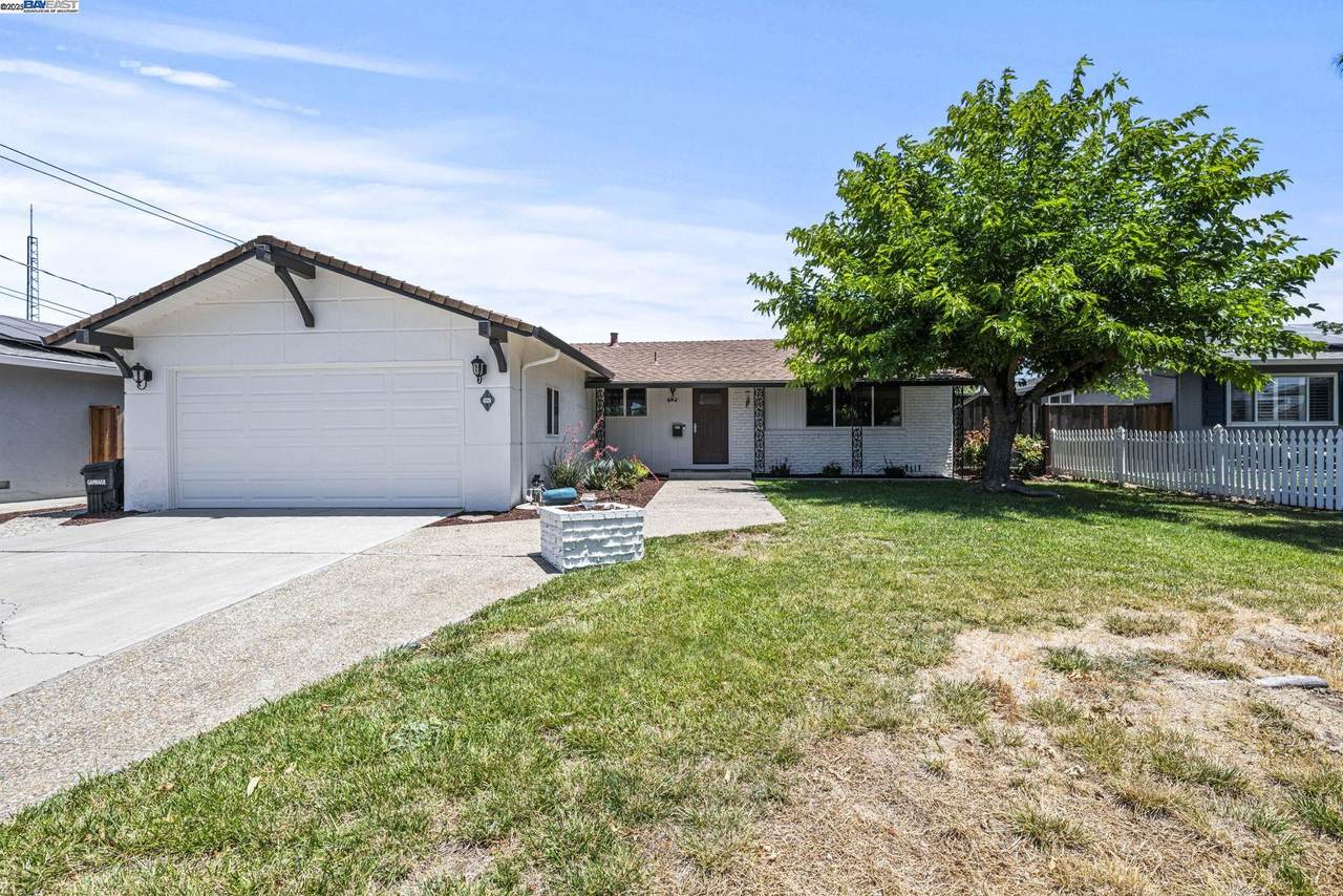 864 Camelia Dr - Photo 1