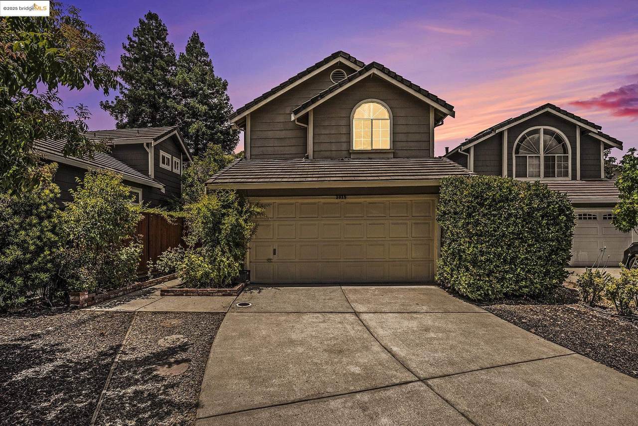 3025 Badger Dr - Photo 1