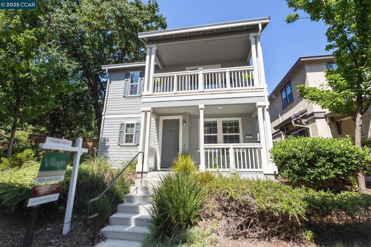 605 Chives Way - Photo 1