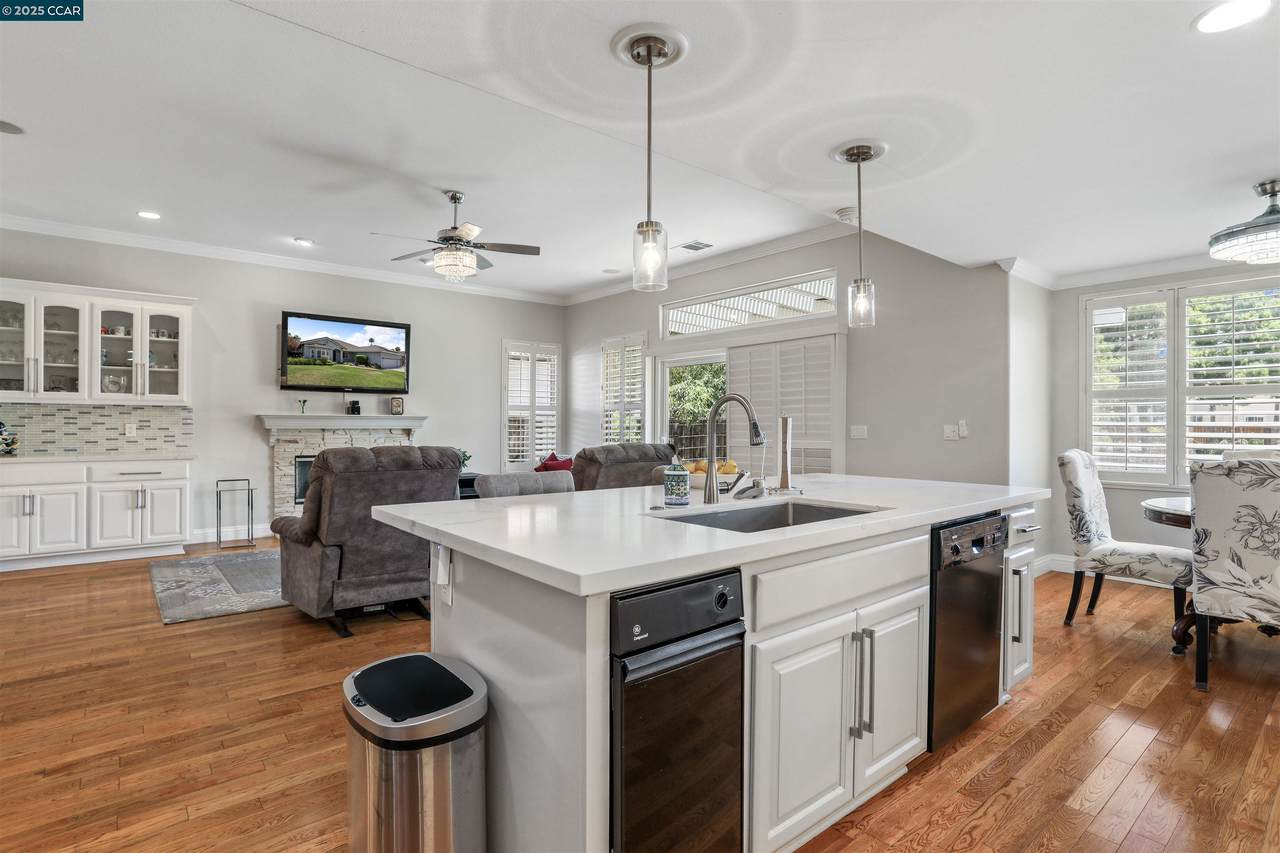 5760 Gateway Ct - Photo 1