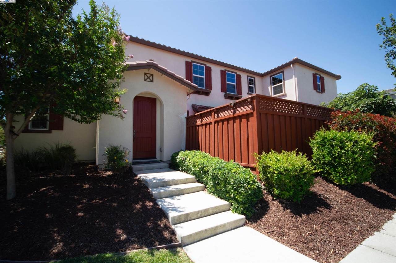 1001 Shields Ave - Photo 1