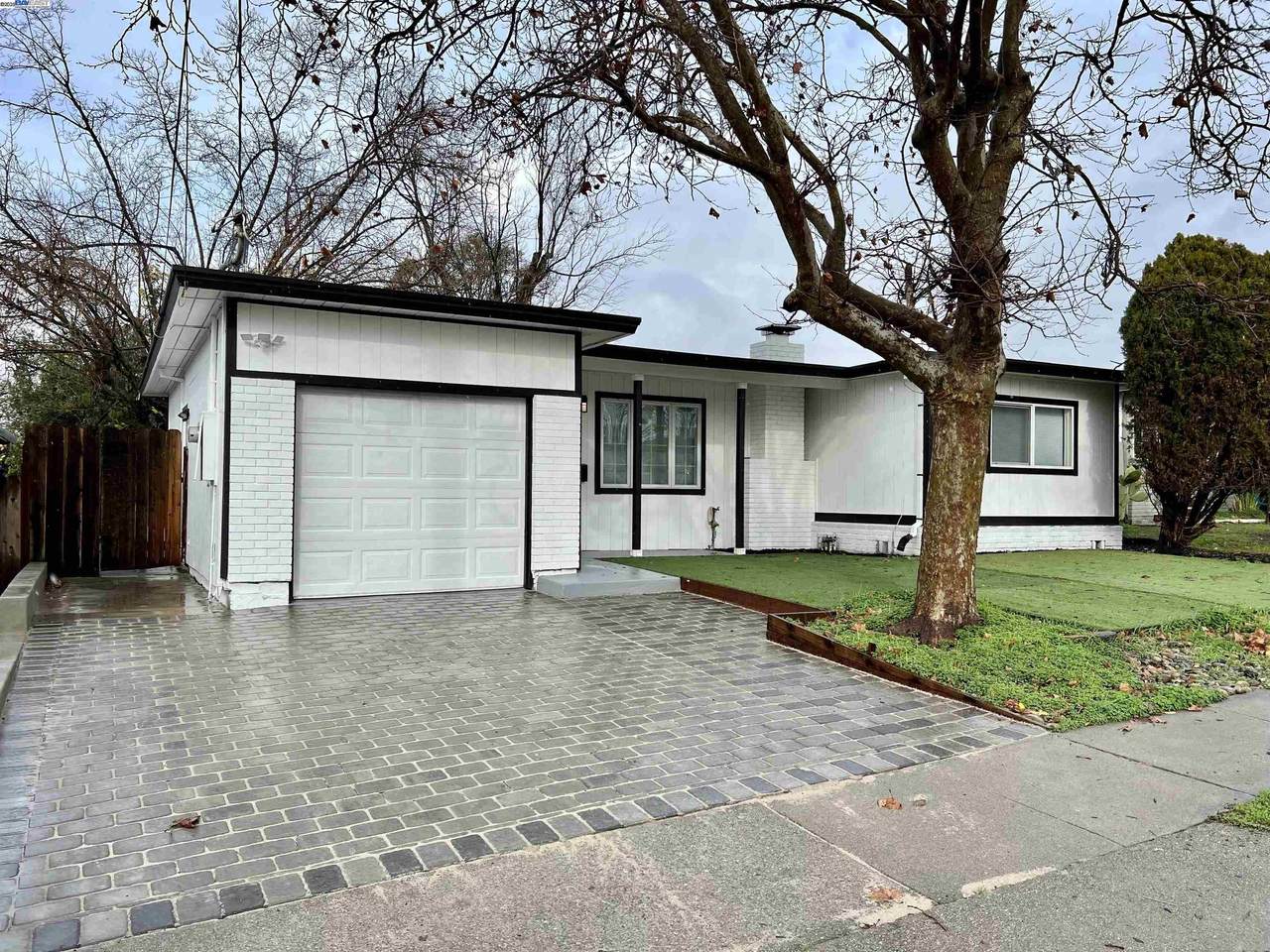 2847 Avon - Photo 1
