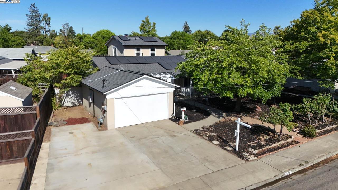 1350 Wagoner Dr - Photo 1