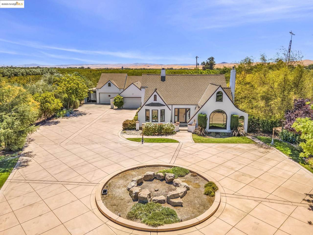 11081 Brentwood Blvd. - Photo 1