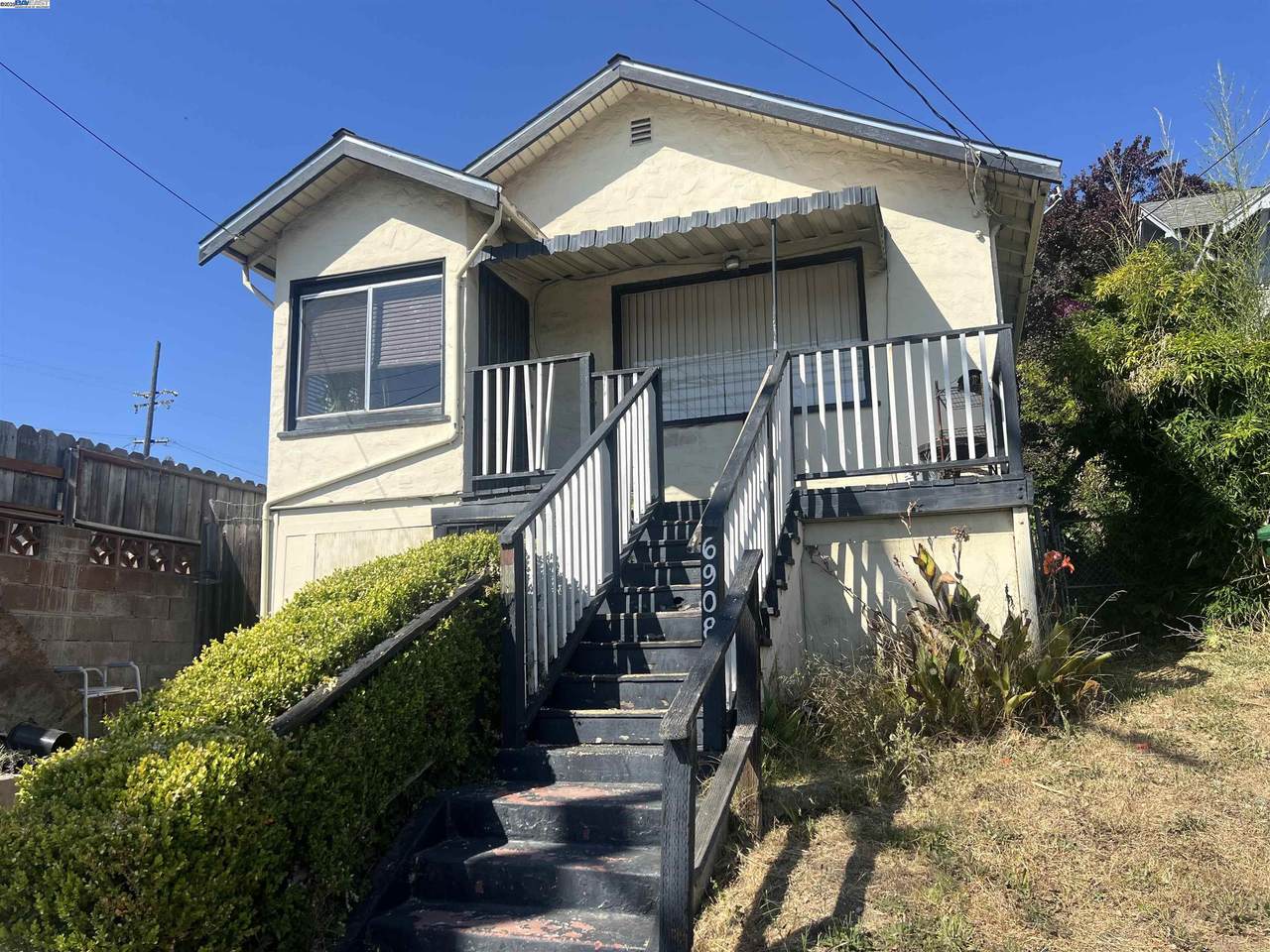 6908 Macarthur Blvd - Photo 1