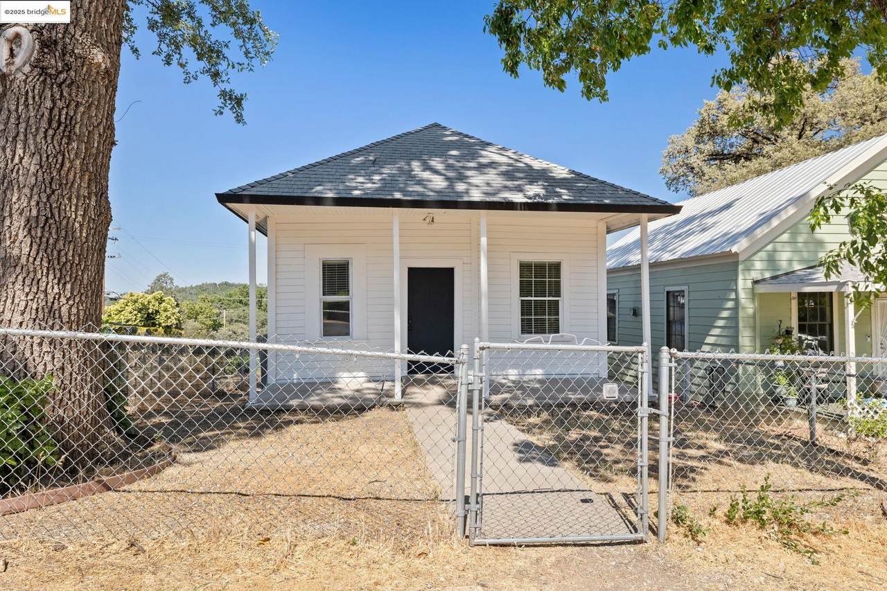 18500 Madrone St - Photo 1