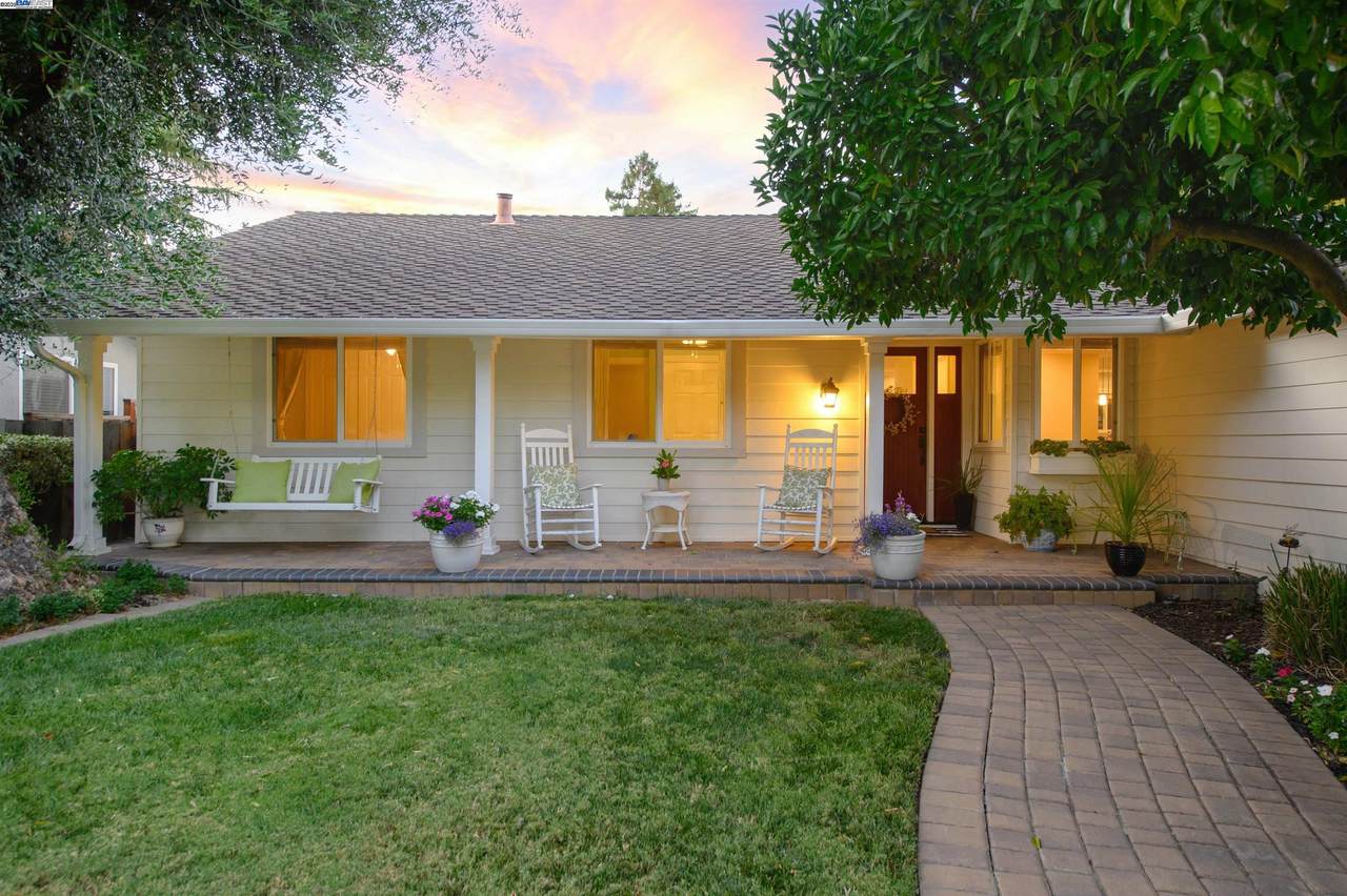 2456 Crestline Rd - Photo 1