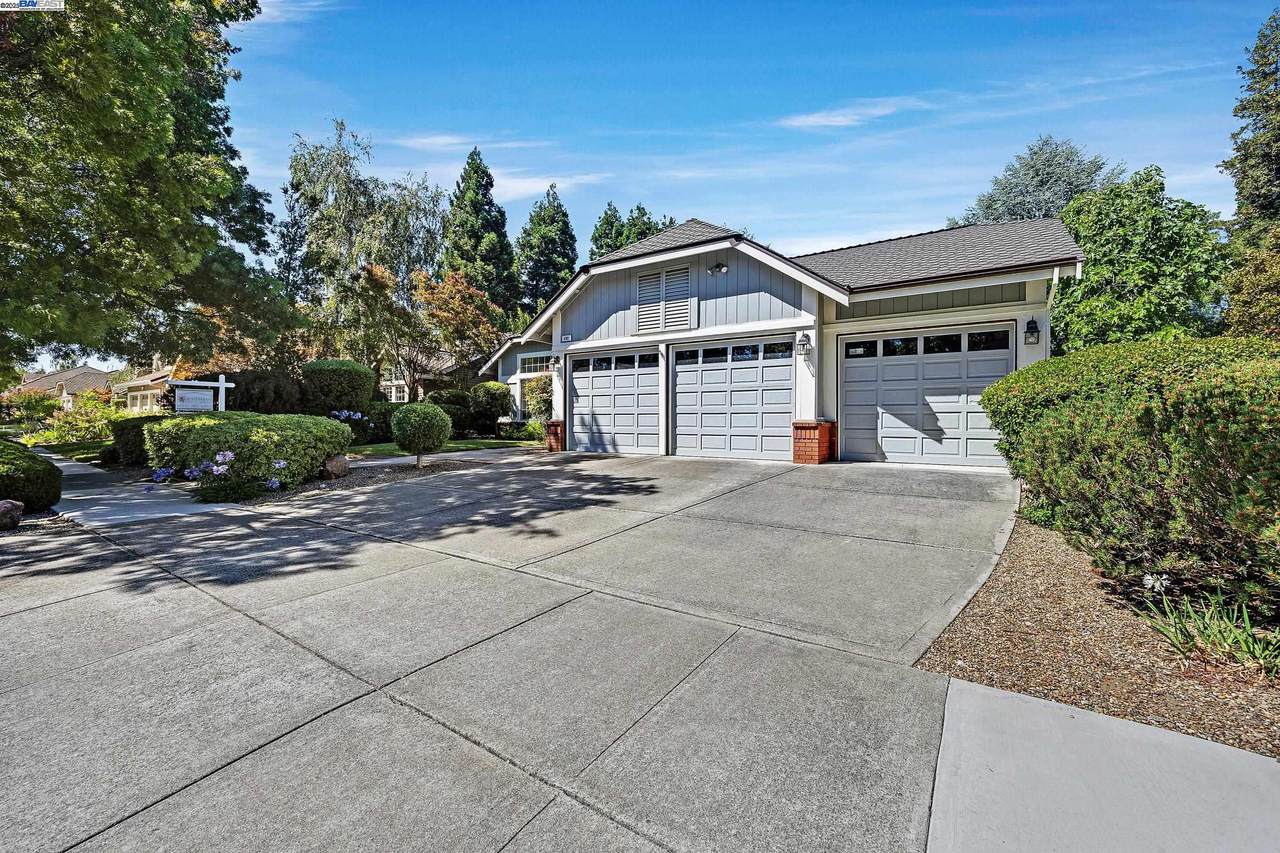 690 Alison Cir - Photo 1