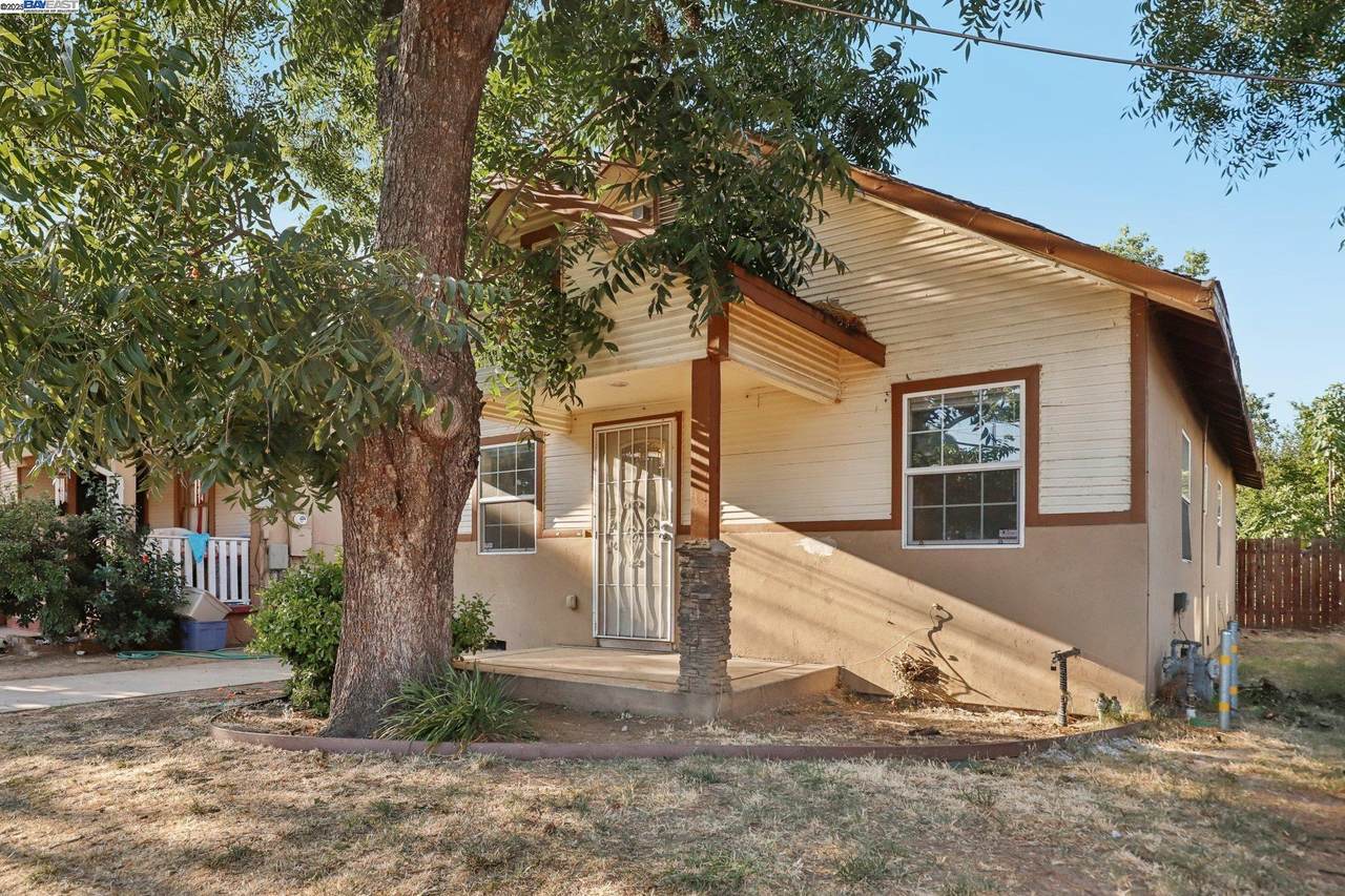 4416 8Th Ave - Photo 1