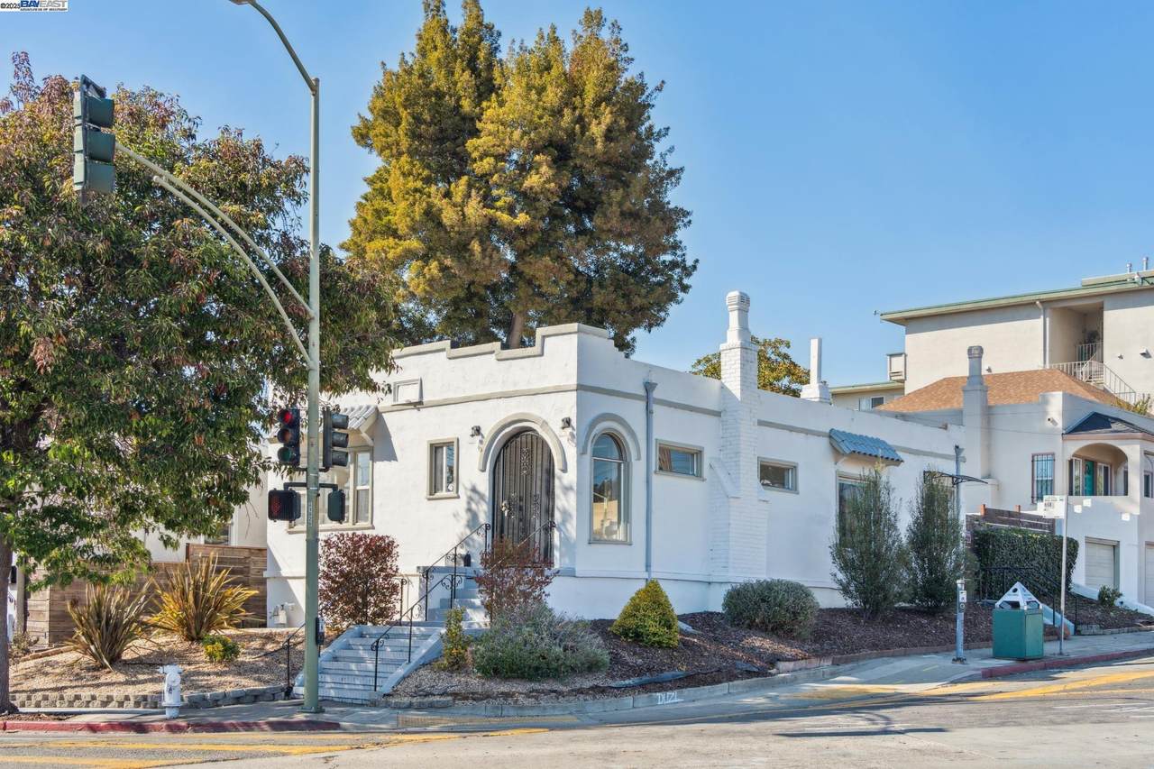 2734 Macarthur Blvd - Photo 1
