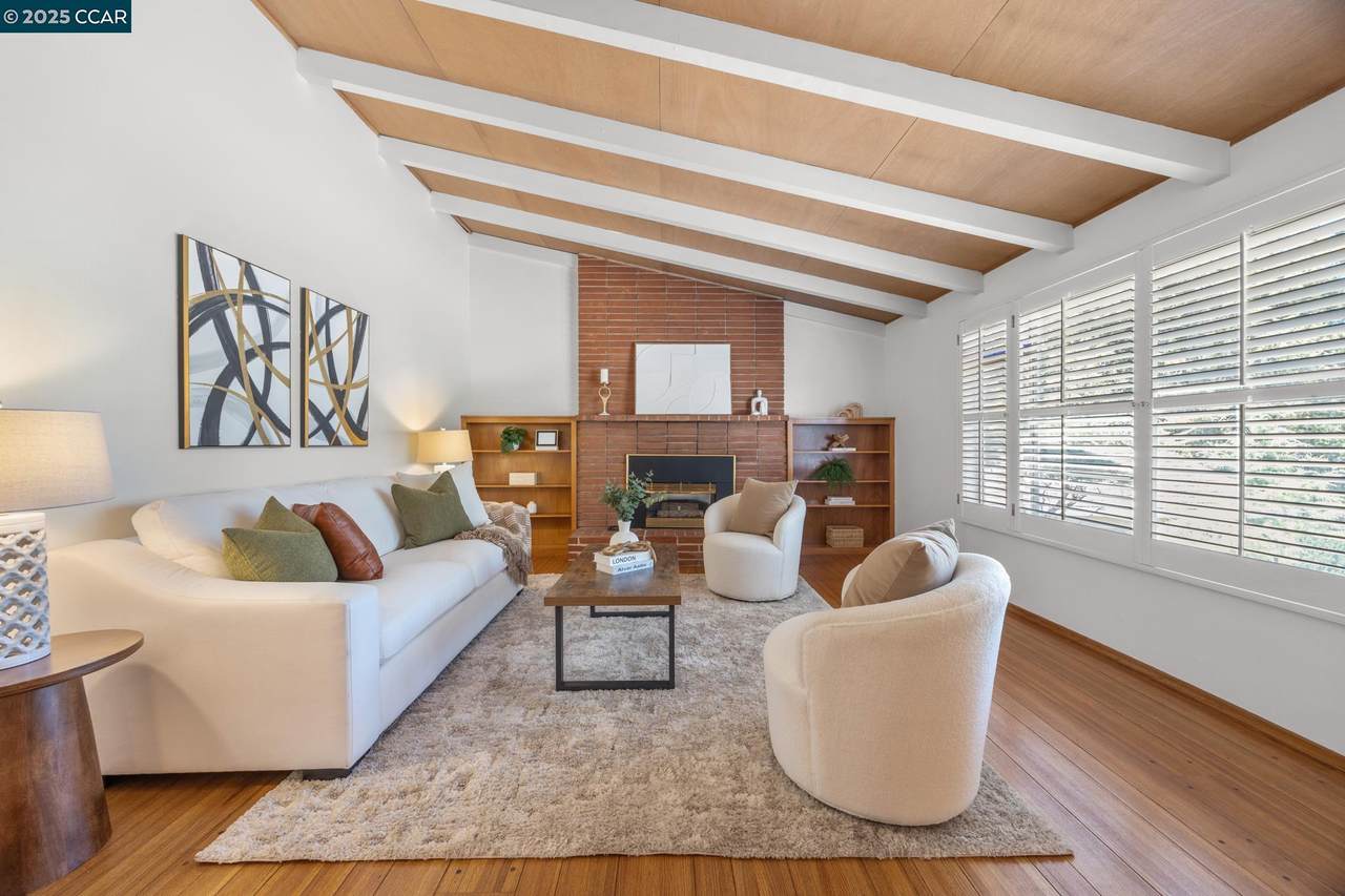 2101 Hillview Dr - Photo 1