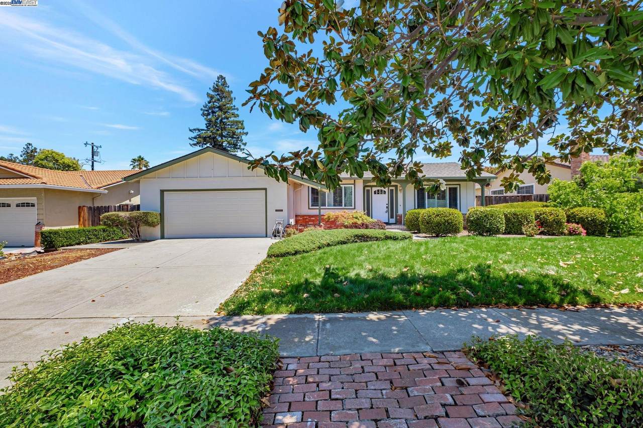 42650 Sully - Photo 1