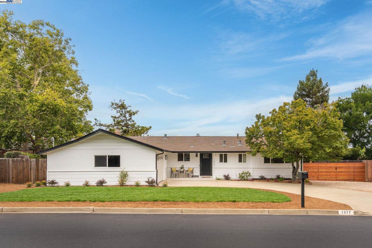 1377 El Camino Dr - Photo 1