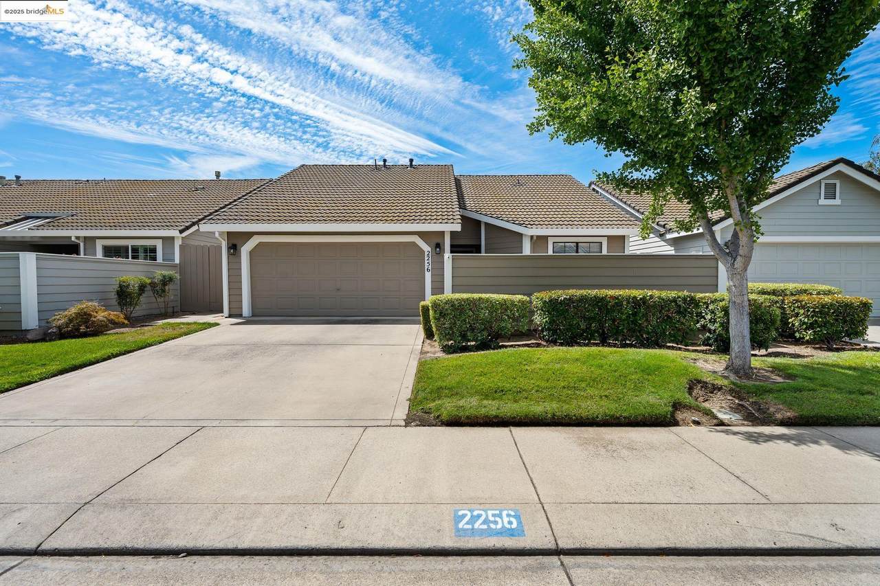 2256 Camborne Dr - Photo 1