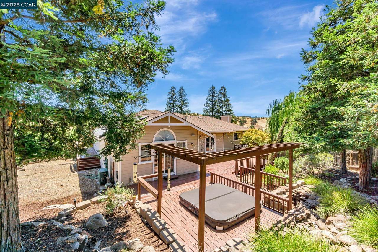 631 La Vista Rd - Photo 1
