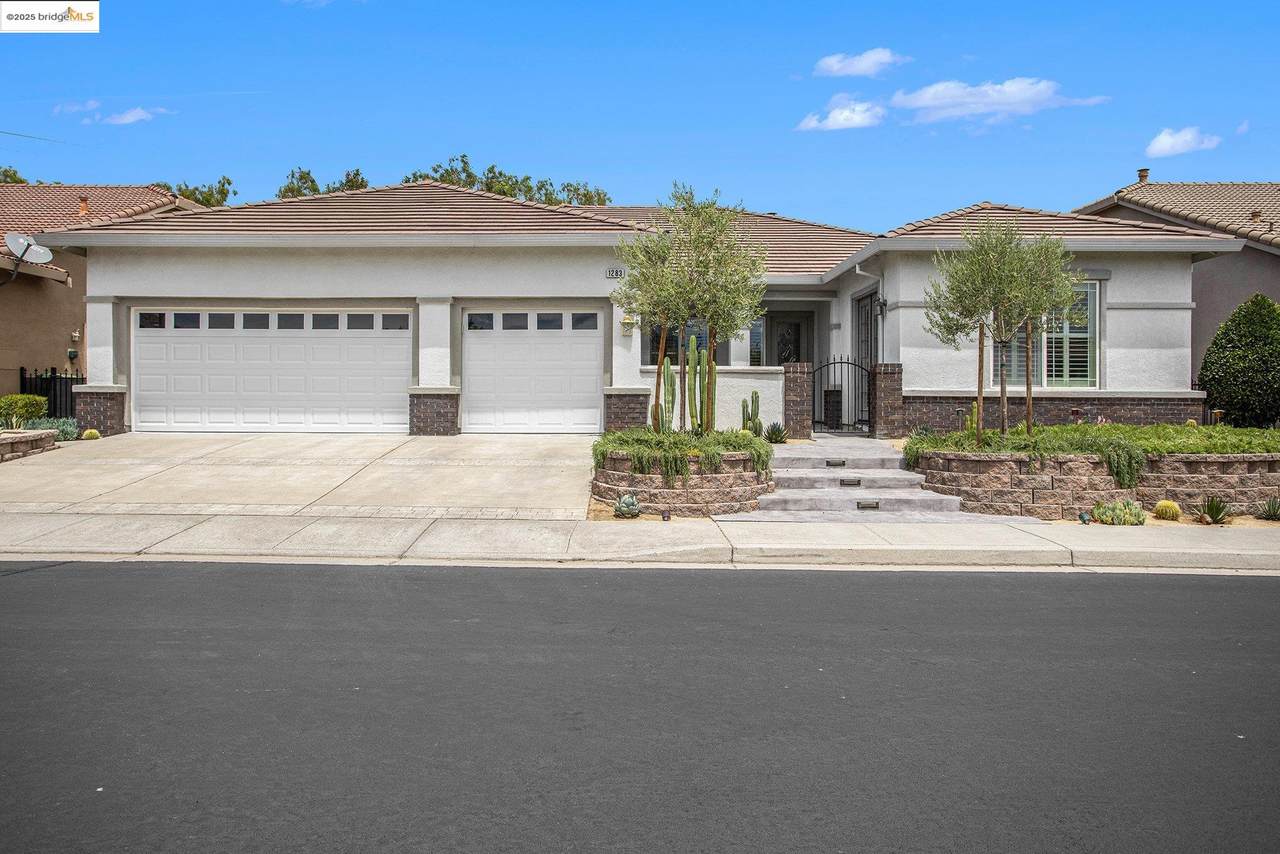 1283 St Edmunds Way - Photo 1
