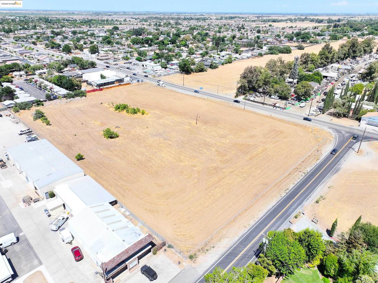 Almond Ave - Photo 1