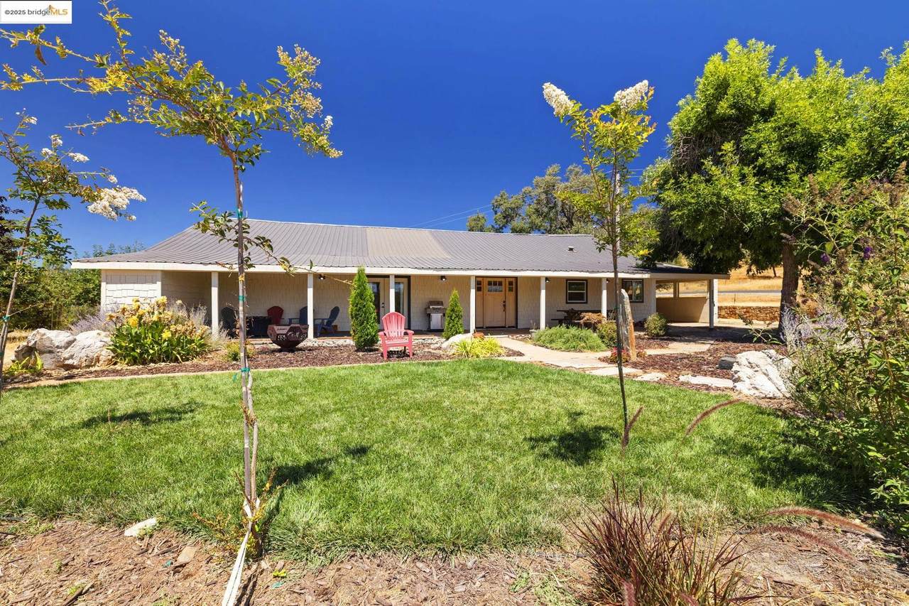 5572 Darby Ln - Photo 1